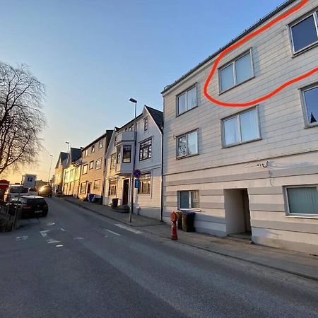 Nice And Central Apartment In Quiet Area Alesund Bagian luar foto