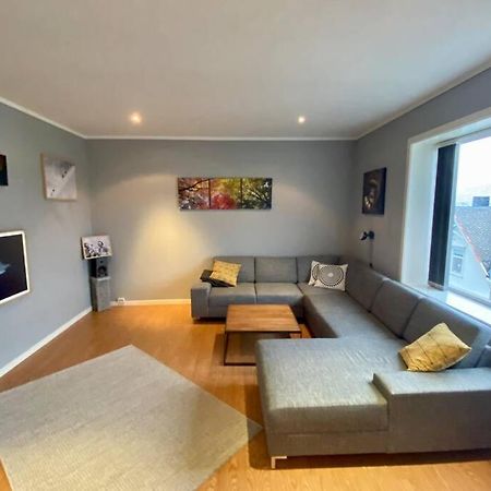 Nice And Central Apartment In Quiet Area Alesund Bagian luar foto