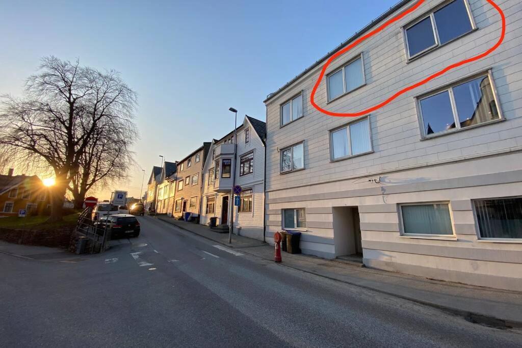 Nice And Central Apartment In Quiet Area Alesund Bagian luar foto