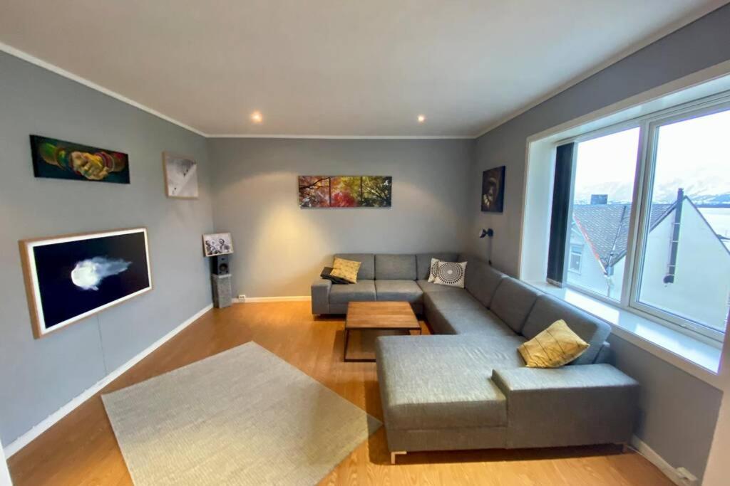 Nice And Central Apartment In Quiet Area Alesund Bagian luar foto