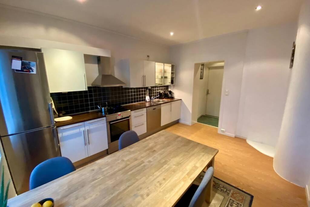 Nice And Central Apartment In Quiet Area Alesund Bagian luar foto